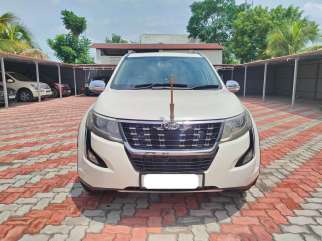 Mahindra XUV 500 W11
