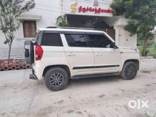 Mahindra TUV 300 T10