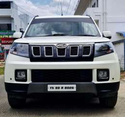 Mahindra TUV300 T10