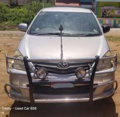 Toyota Innova 2.5 GX 8 STR BS IV