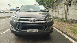 Toyota Innova Crysta 2.4 V