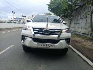 Toyota Fortuner 4x2 AT