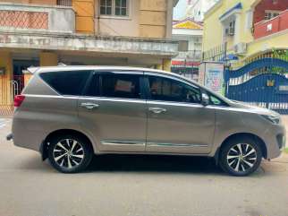 Toyota Innova Crysta 2.4 ZX 7 STR