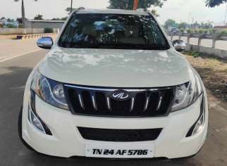 Mahindra XUV500 W10