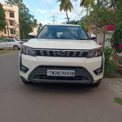 Mahindra XUV300 W6