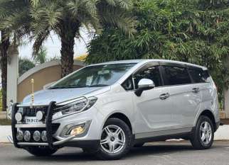 Mahindra Marazzo M8 8Str