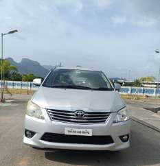 Toyota Innova 2.5 VX 8 STR BS IV