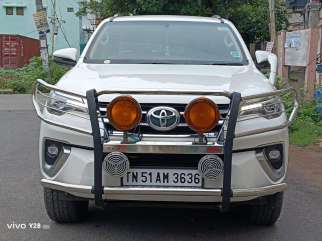 Toyota Fortuner 4x2 AT