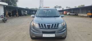 Mahindra XUV500 W8 Dual Tone