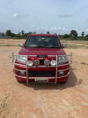 Mahindra TUV300 T8