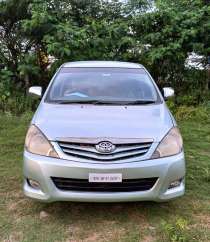 Toyota Innova 2.5 V 8 STR