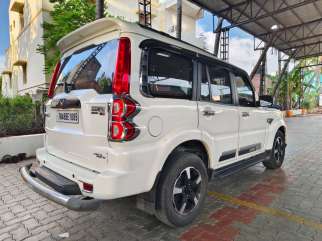 Mahindra Scorpio S11