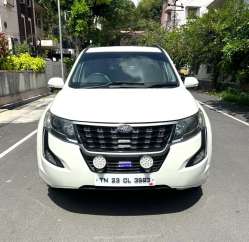 Mahindra XUV500 W5