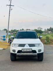 Mitsubishi Pajero Sport 4*4 Dual Tone