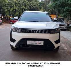 Mahindra XUV300 W6