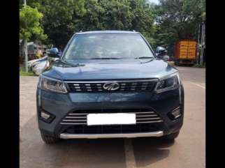 Mahindra XUV300 W8