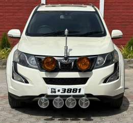 Mahindra XUV500 W10