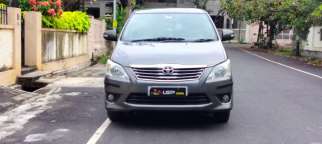 Toyota Innova 2.5 V 7 STR