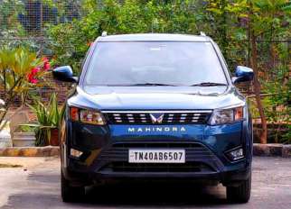 Mahindra XUV300 W6