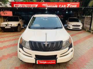 Mahindra XUV500 W8 Dual Tone