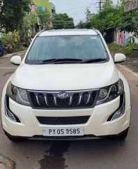Mahindra XUV500 W10