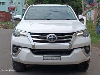 Toyota Fortuner 4x2 AT