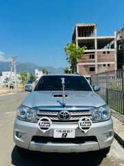 Toyota Fortuner 4x4 MT