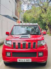 Mahindra TUV 300 T10