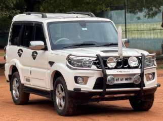 Mahindra Scorpio S11