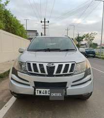 Mahindra XUV500 W6