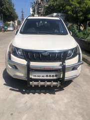 Mahindra XUV500 W10