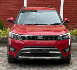 Mahindra XUV300 W8