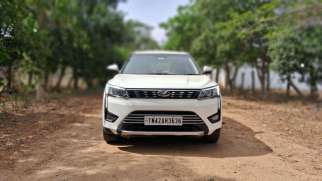 Mahindra XUV300 W8 Option
