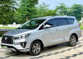 Toyota Innova Crysta 2.4 V