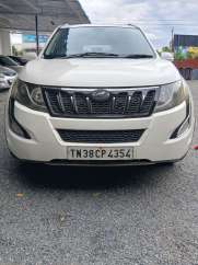 Mahindra XUV500 W10