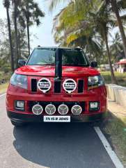 Mahindra TUV 300 T10